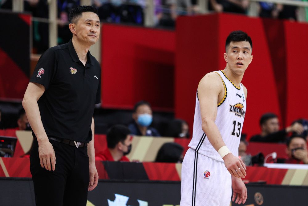 沃格尔:防守能使我们赢球 关键球也是NBA常规赛，凭借着布克的绝杀，太阳客场116-113险胜尼克斯。